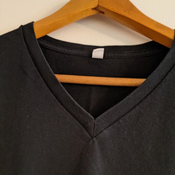 Uniqlo Black V-Neck T-Shirt Size XXL - Picture 3 of 5